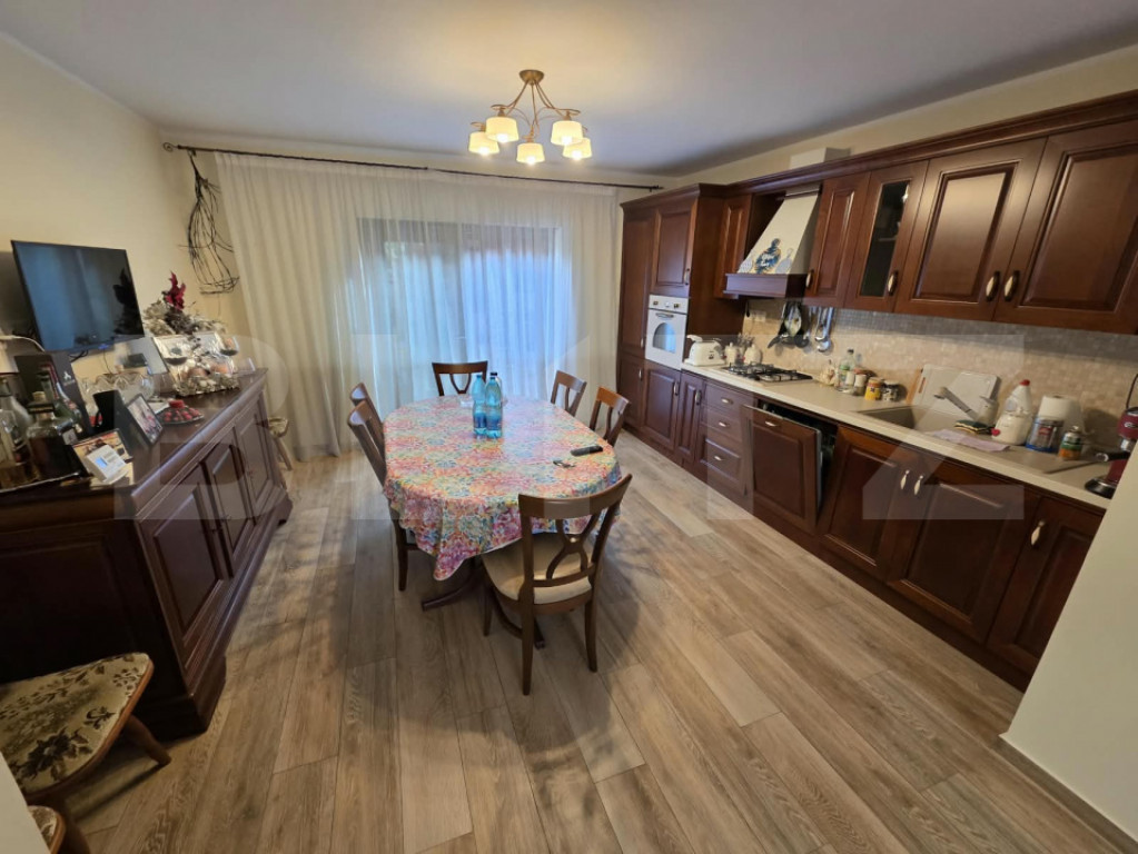 Casă individuală de vânzare, D+P+P, 160MP - Crișeni