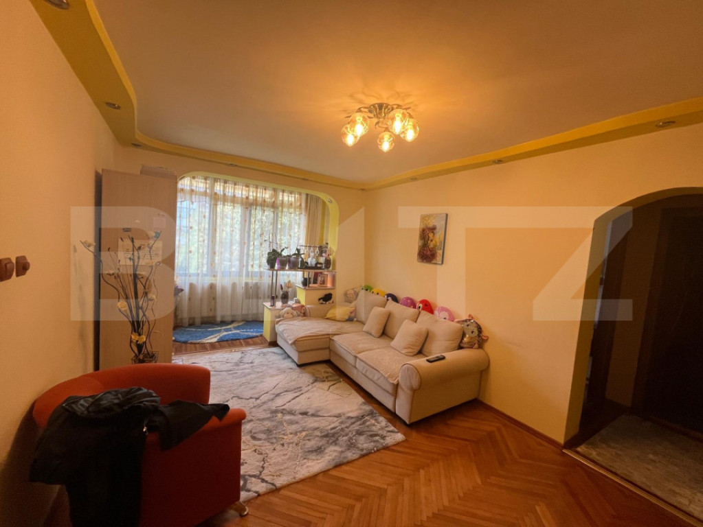 Apartament 3 camere de inchiriat, parcare, zona Unirii