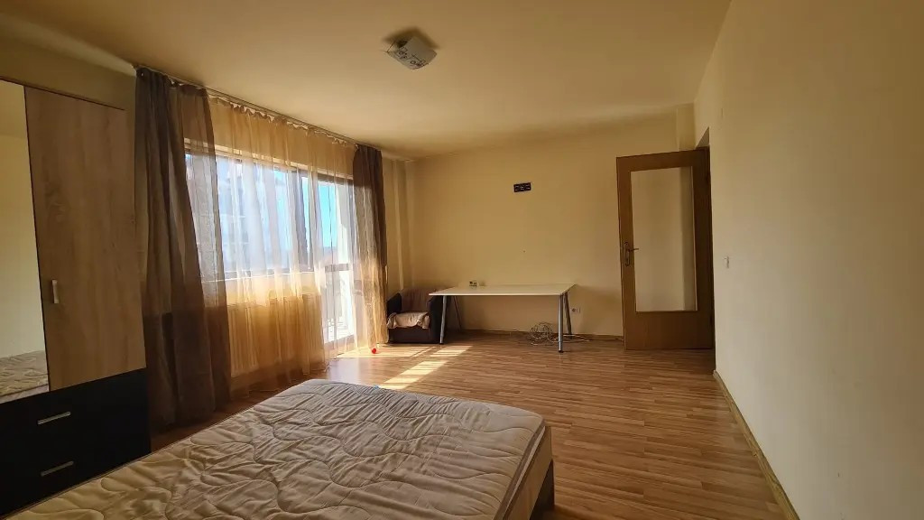 Oferind spre închiriere garsoniera în Curtea de Arges