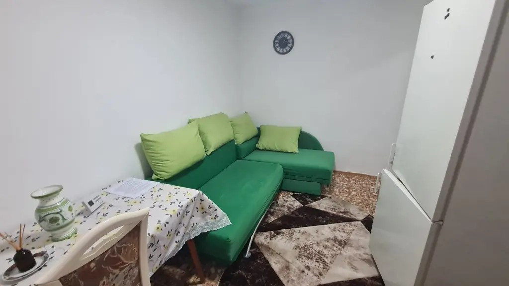 Oferim spre închiriere garsoniera în Curtea de Argeș