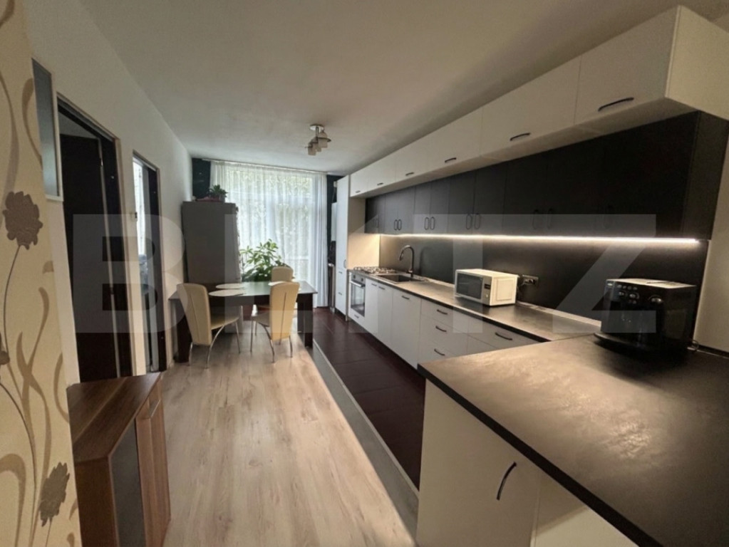 Apartament 2 camere decomandate, 64.5 mp, parcare, zona Tine