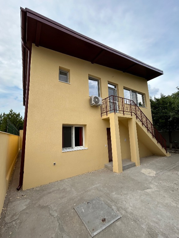 Casa individuala in Rosu Chiajna formata din 2 apartamente
