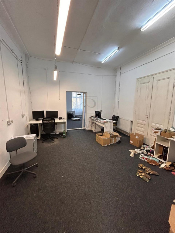Spatiu comercial - zona linistita - aer conditionat - 4 cam