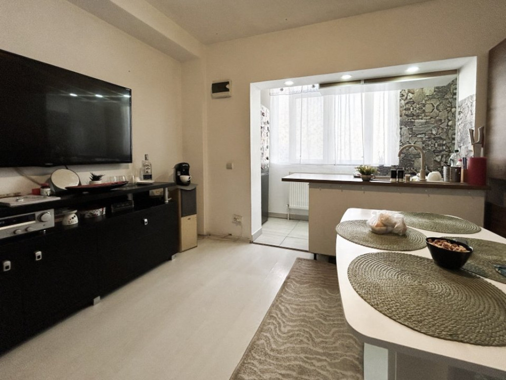 Cu gradina de 35mp, centrala termica, parcare, mobilat si ut