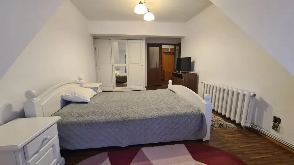 Oferim spre închiriere garsoniera în Curtea de Argeș ultracentral