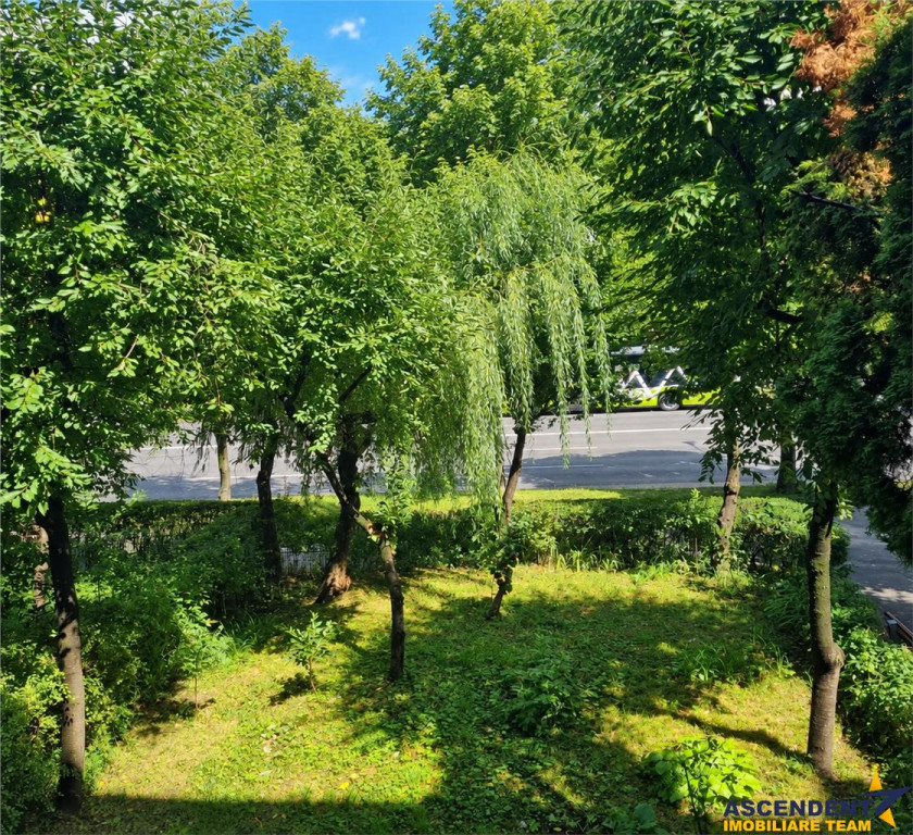Apartament 3camere, etaj 1, terasa, boxa, oportunitate perso