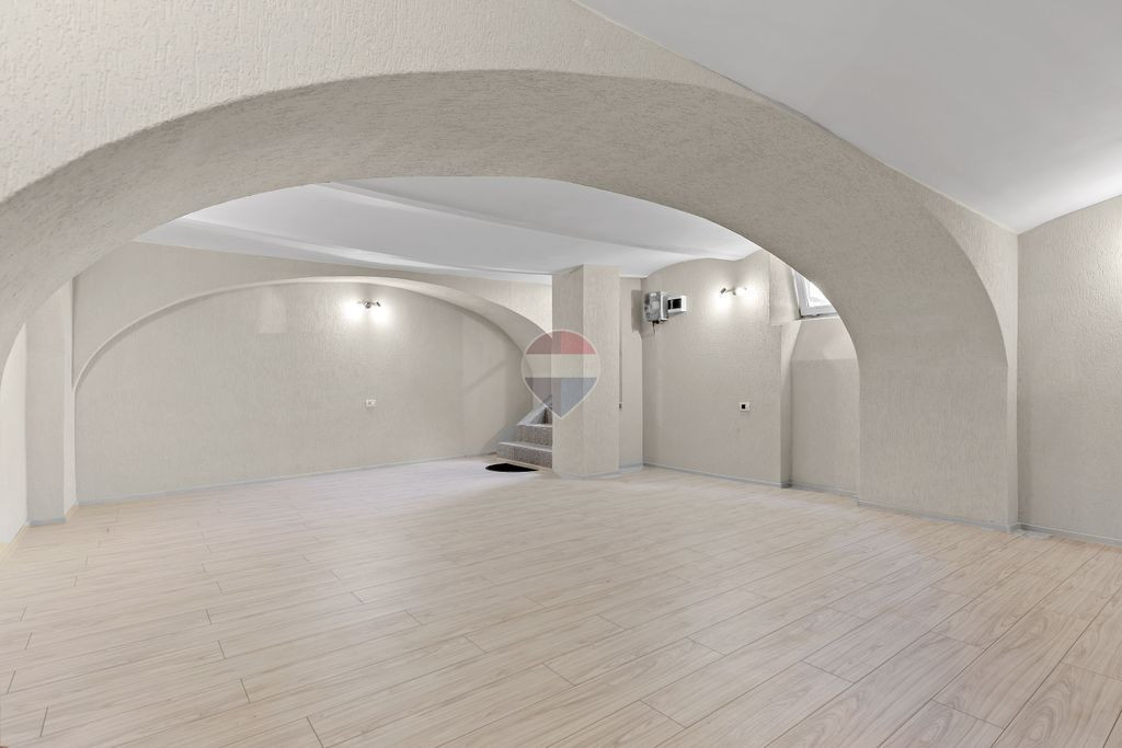 Spațiu comercial renovat complet 70 mpc de vanzare pe Strada Marasesti
