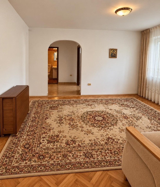 Apartament 3 camere – ultracentral, 63 mp, orientare S-V – 69.900 EUR