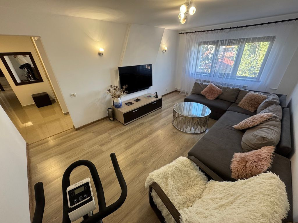 Apartament 3 camere zona Km 5 Renovat cu Centrala si Parcare