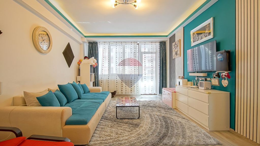 Apartament 3 camere de vânzare, 70 mp, zona Tractorul