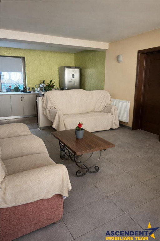 Vila individuala,5 camere,5 bai,170mp utili,areal A,teren 6