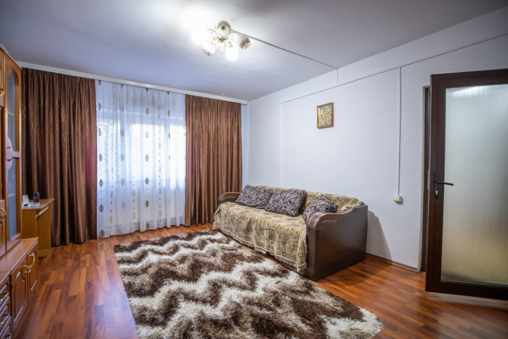 Apartament 2 camere de vânzare în zona Pod Butelii - Blocu
