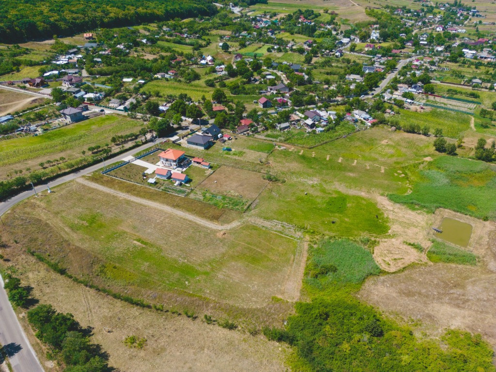 Teren cu suprafata de 4000mp cu posibilitate de iaz Catamarasti Vale