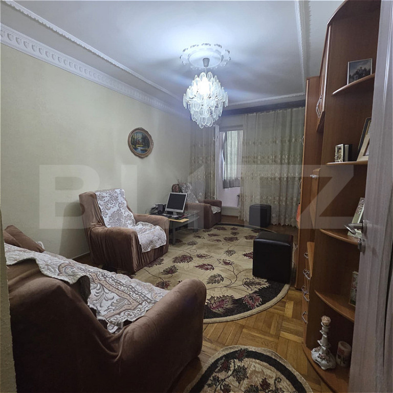 Două camere, două balcoane și etaj 2 – liniște în ini