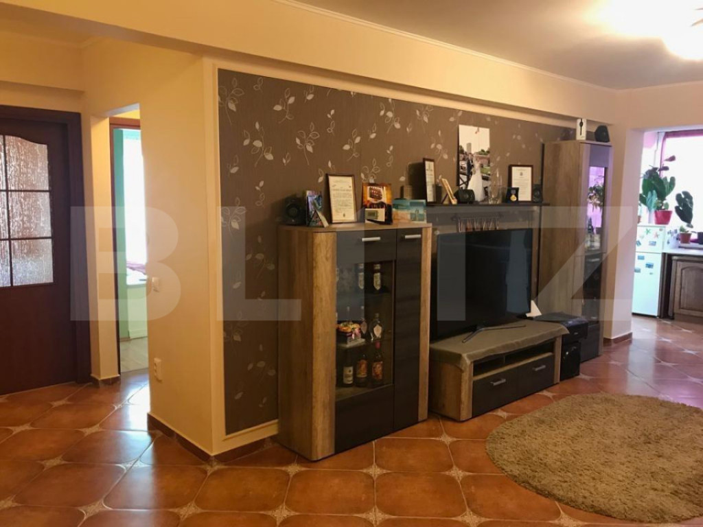 Apartament 3 camere, etaj 1, 70 mp, zona Porii