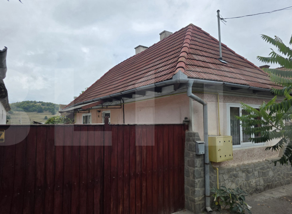 Casa 70 mp, teren 920 mp, satul Micfalau