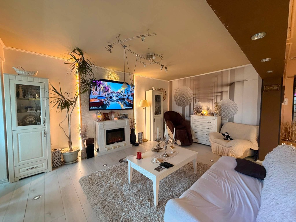 Apartament 4 camere ultracentral modernizat-living open space