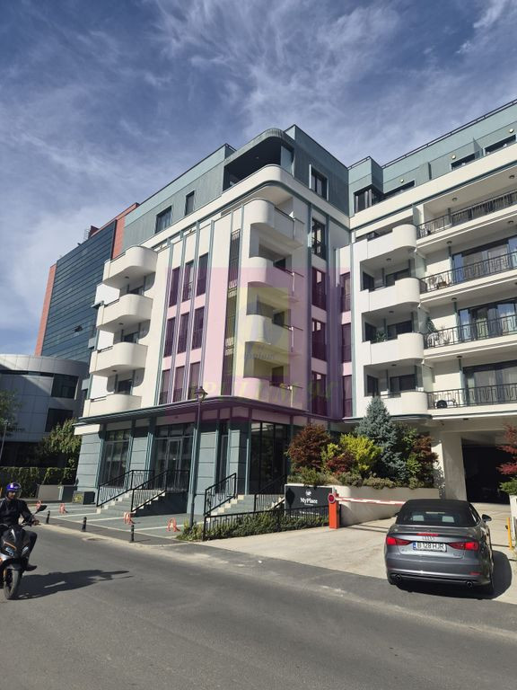 Spațiu comercial de închiriat în Pipera | 271 mp | 6 locuri de parcare