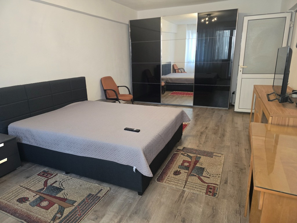 Inchiriere Garsoniera renovată și mobilată modern în Craiova, Brazda