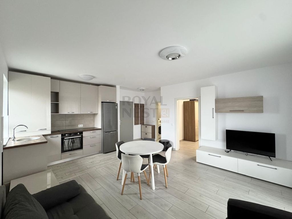 De inchiriat apartament de 2 camere in Avantgarden 3