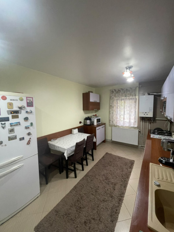 Apartament 4 camere, 79.26 mp, zona Decebal