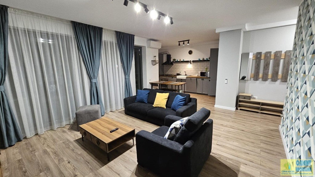 Persoana Fizica închiriez apartament 3 camere Cambridge School