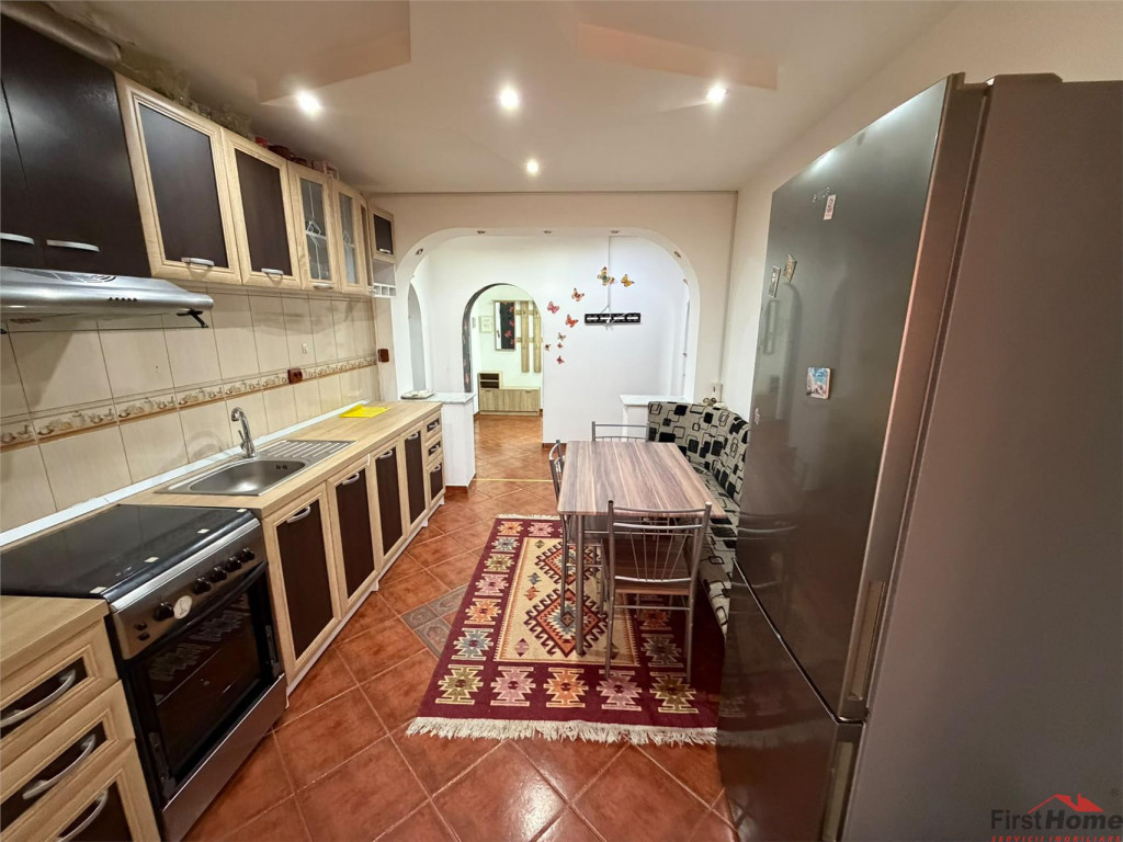 Apartament 2 camere, 61mp, central, etaj 10 cu acoperis