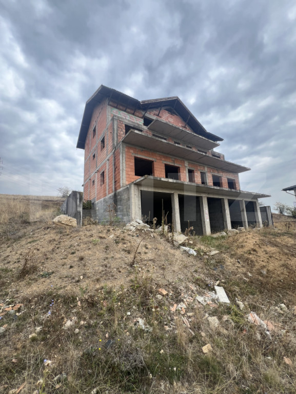 Casă de vânzare în Sâncraiu de Mureș – 6 apartamente,