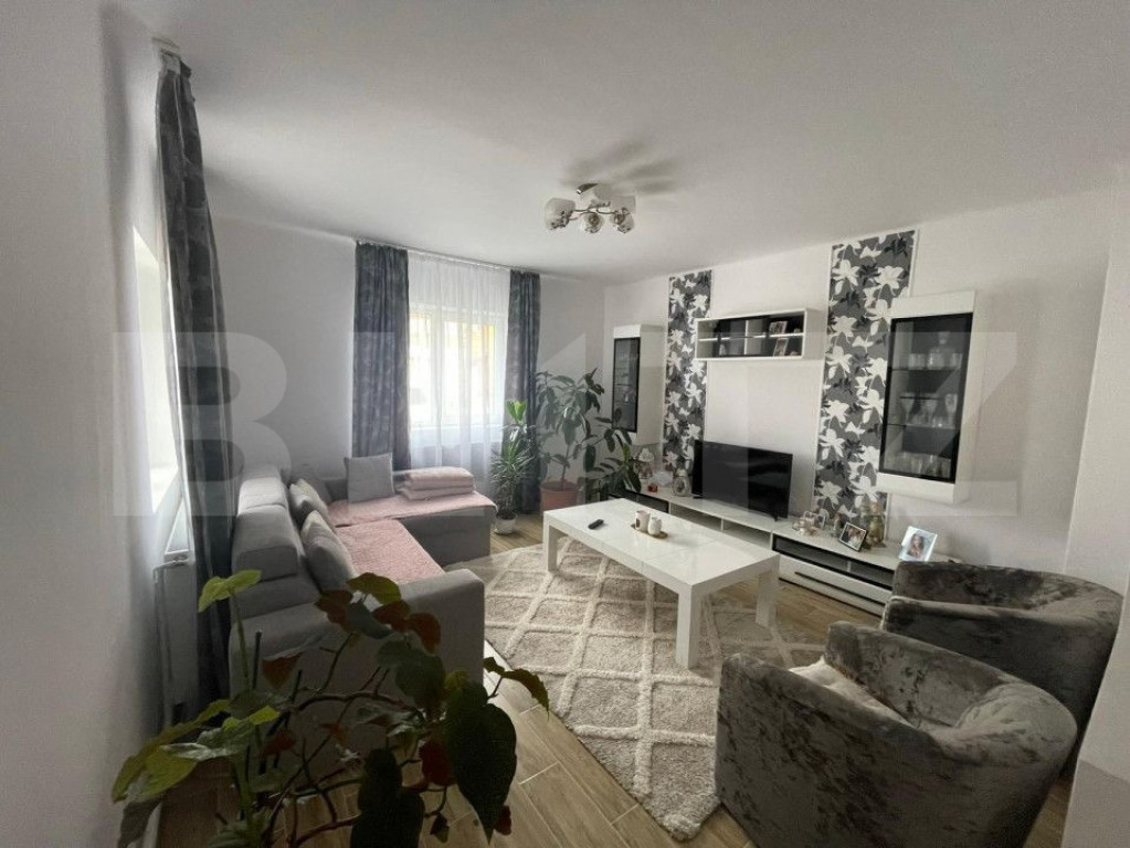 Casă spațioasă cu 5 camere, 180 mp utili și teren 720 mp