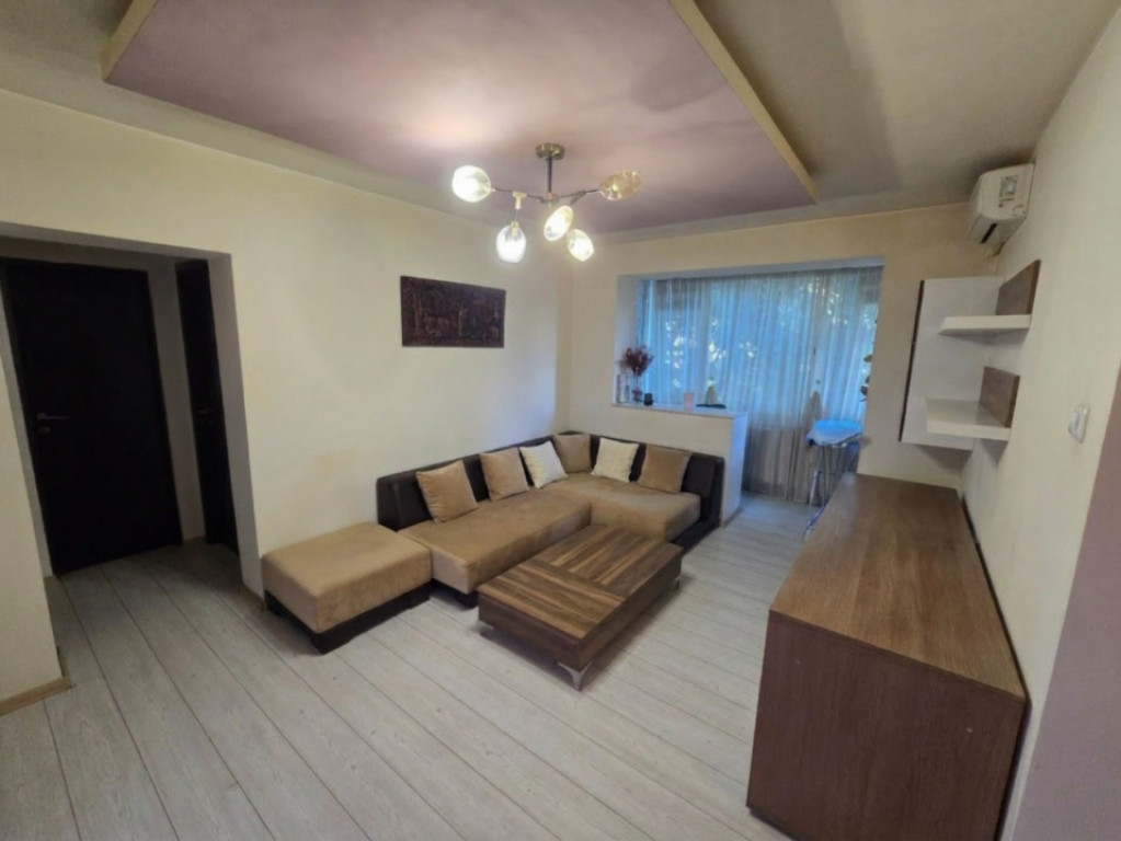 Apartament 3 camere de vânzare în zona Dacia – etaj inte