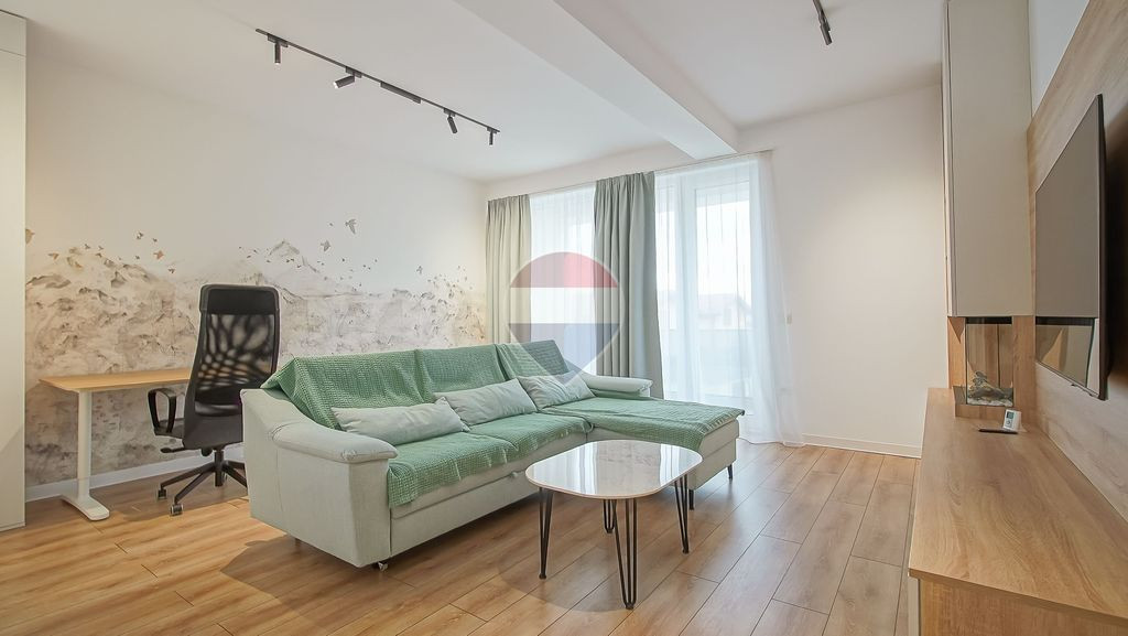 Apartament elegant de închiriat, 3 camere, 2 băi și parcare UNO Brasov