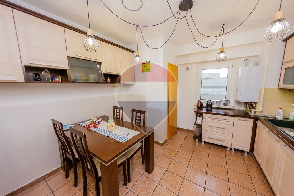 Apartament cu 3 camere de închiriat în zonă ultracentral (parcul Mara)
