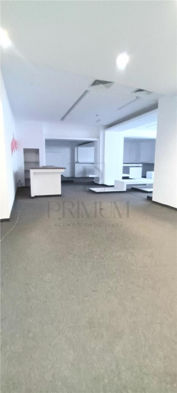 Spatiu comercial renovat cu vitrina - Lipovei - Iulius Mall