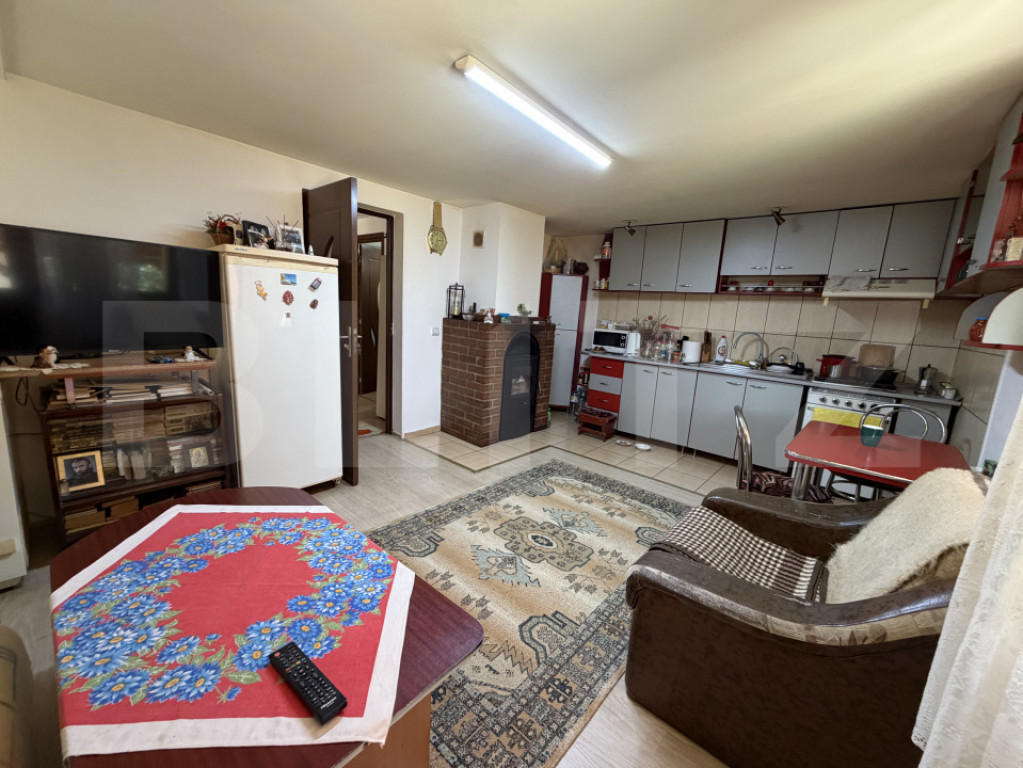 Casă cu 2 camere si un teren de 1600 mp
