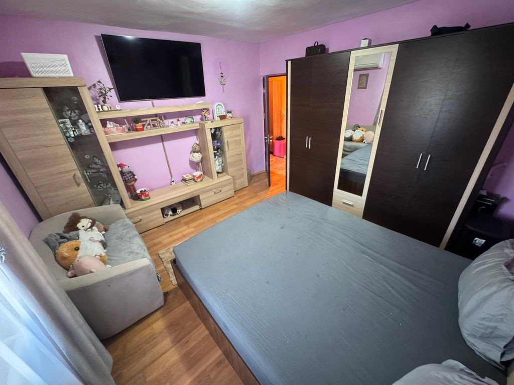 Garsonieră decomandată, etaj 3/4, loc de parcare – zona Școala 8