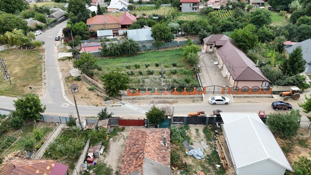 Casă cu teren generos și livadă – Păunești, Vișioara