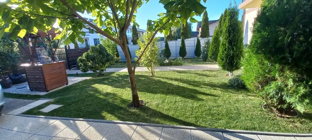 Casă cu etaj Manastirea Doamnei vis a vis de service Caslaru