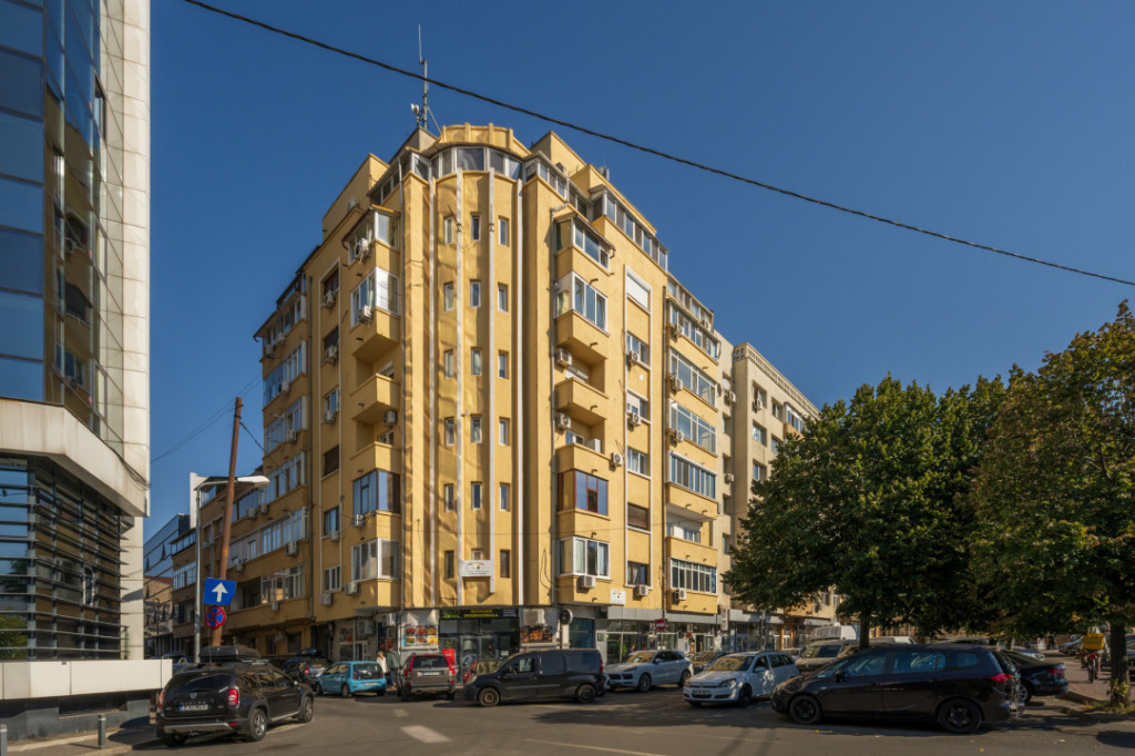 CORNELIU COPOSU – 2 CAMERE, 53 MP TOTAL, CENTRALA PROPRIE,