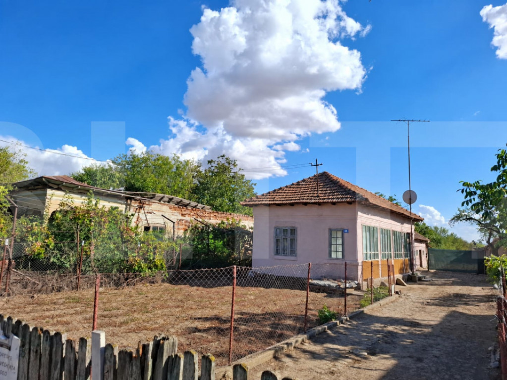Casă locuibilă cu teren 2.809 mp și anexe, la doar 20 min