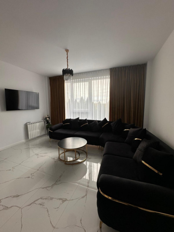 Apartament nou 3 camere de închiriat, 100 mp, Radauti
