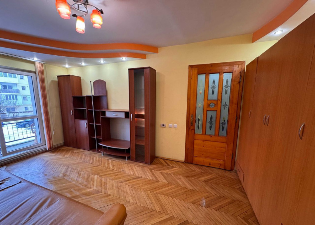 Apartament 3 camere zona Valea Aurie