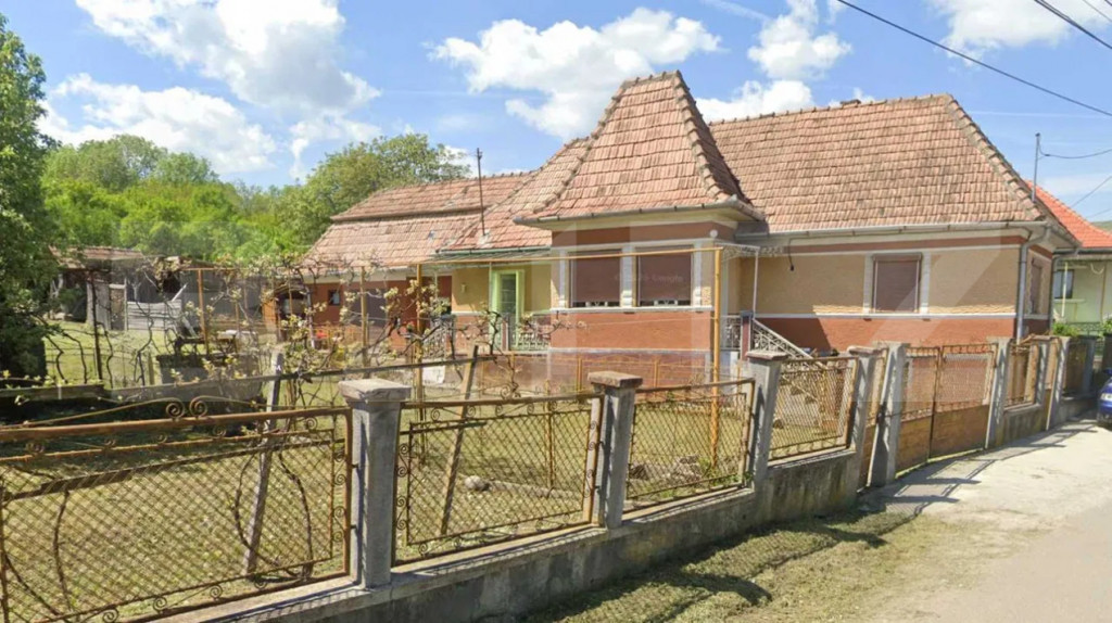Casa de vanzare, 120 mp, teren 5.971 mp, zona Sandulesti