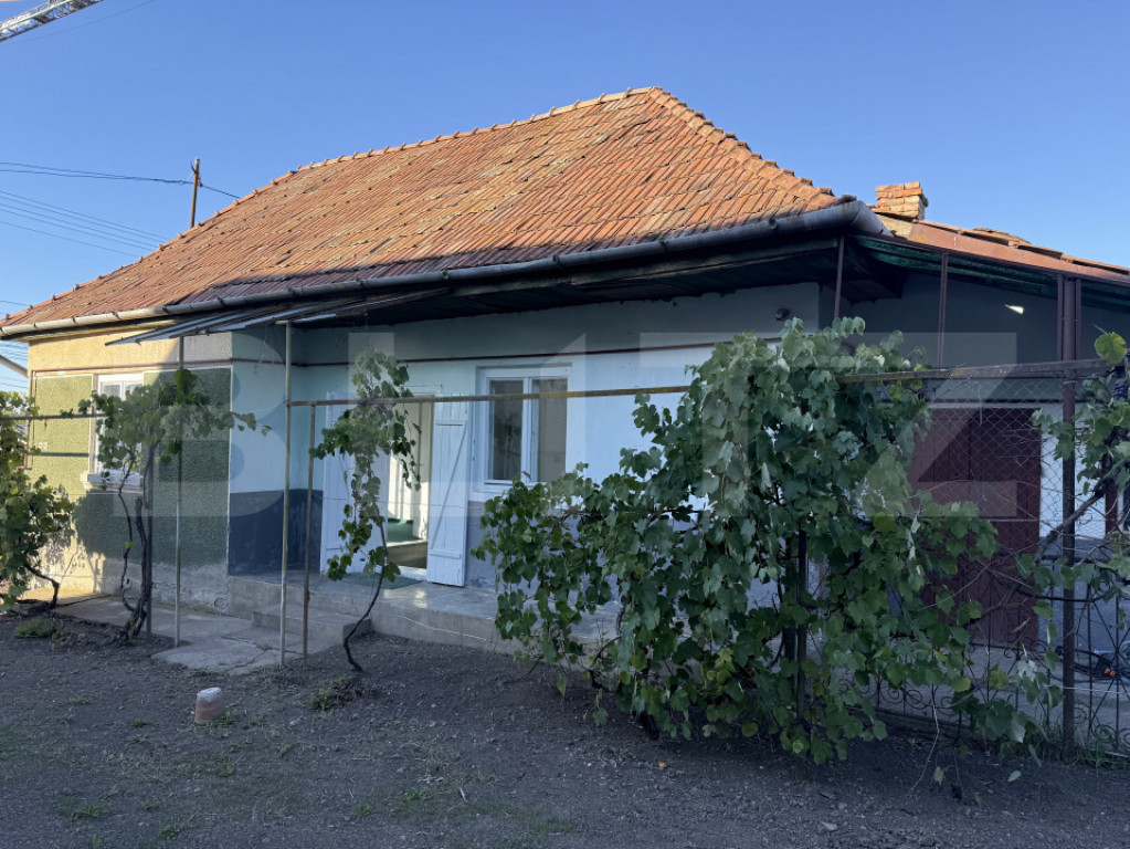 Casa de vanzare, 66 mp, teren intravilan 2.530 m, zona Ernei