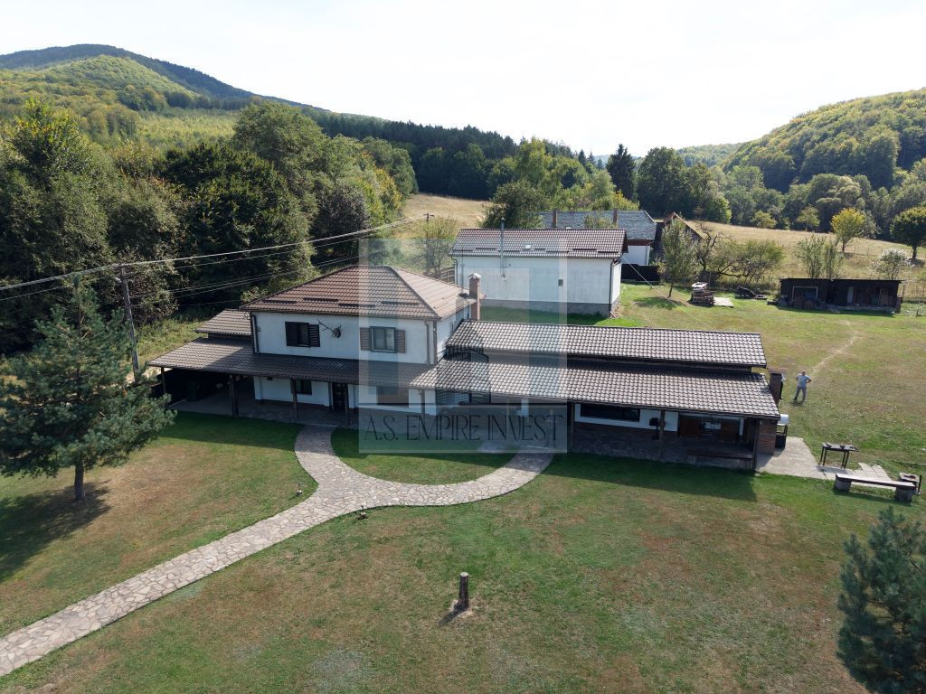 Complex Turistic activ, 2 lacuri ,teren 16800 mp -zona Valea Dobârlău