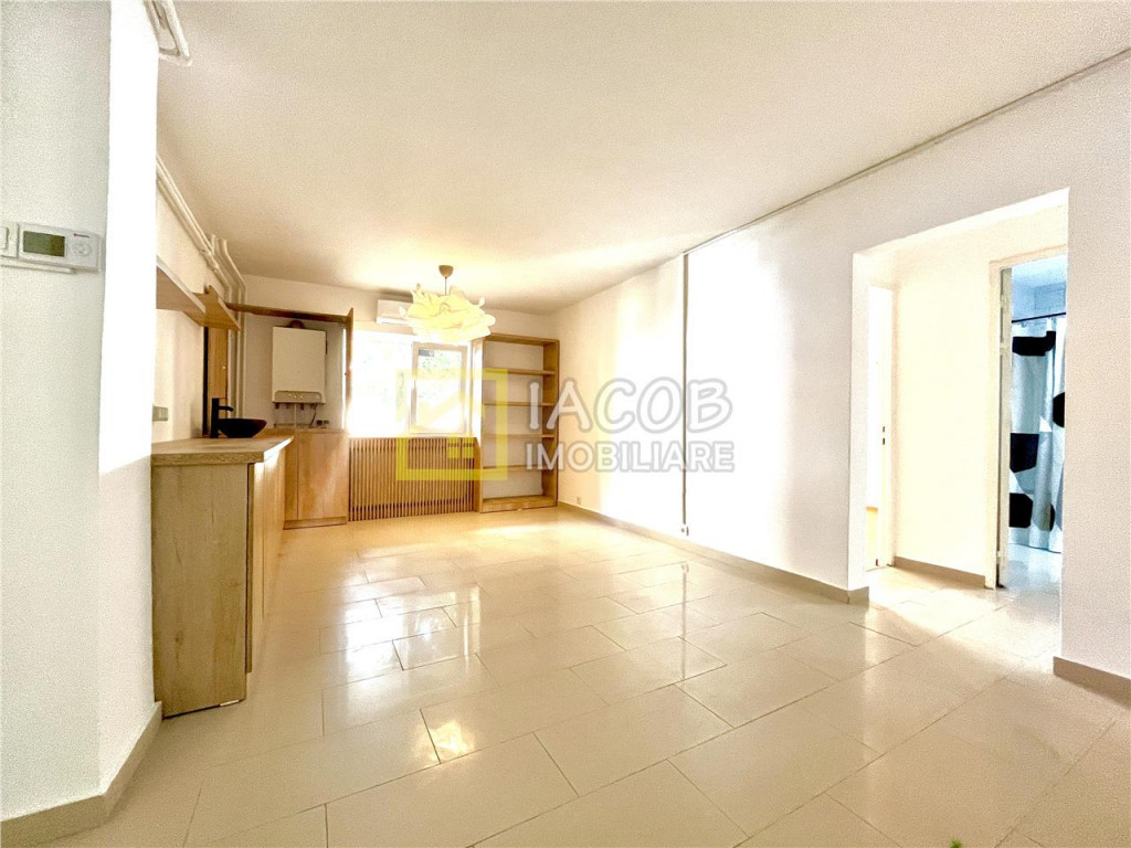 Apartament 3 camere, zona Ana Ipatescu - Bistrita Lac, str.