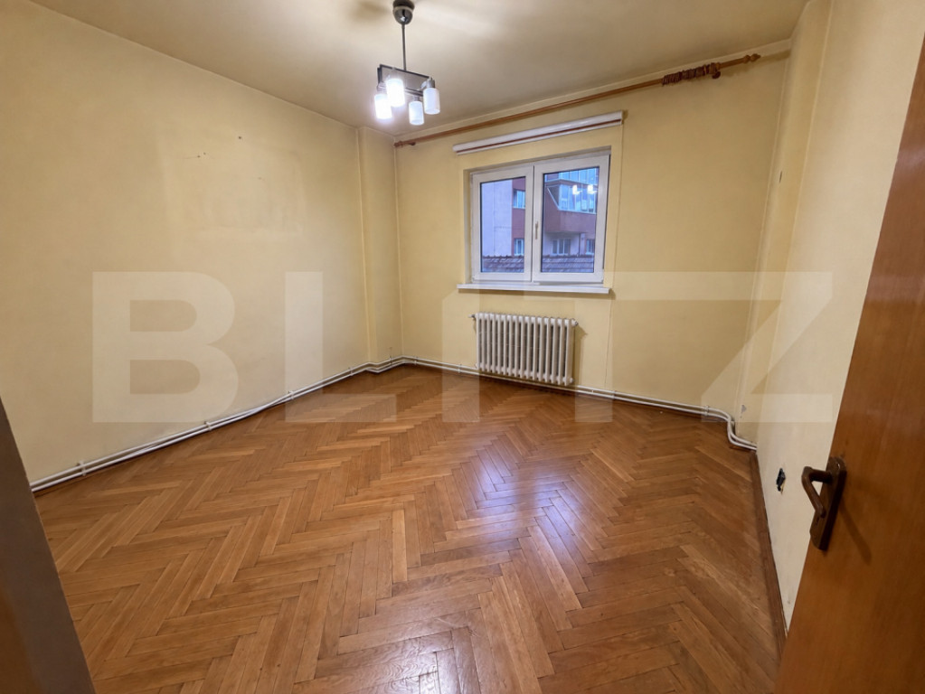 Apartament cu 4 camere decomandate, etaj 1, cu garaj inclus