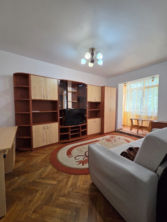 Inchiriez apartament decomandat 2 camere, Podul Ros