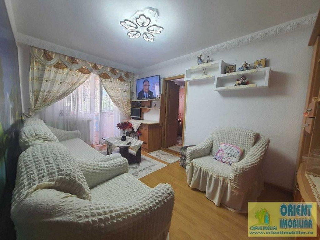 Km 4-5, de vanzare apartament 2 camere, etaj 3, gaze