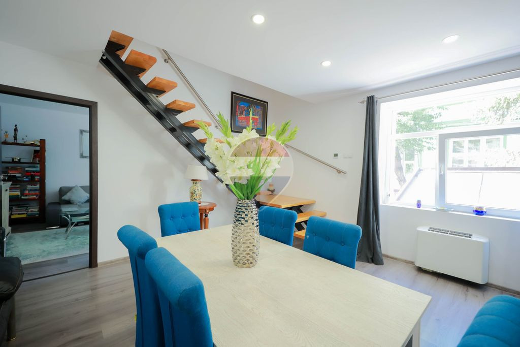 Vânzare apartament 4 camere, acces auto - parcare, Central - Cuza Vodă