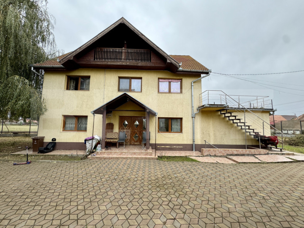 Vand casa individuala 170 mp utili si teren 800 mp - Muresen